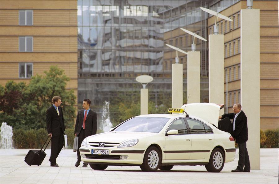  Peugeot 607 1999 года  (фото 35 из 53)